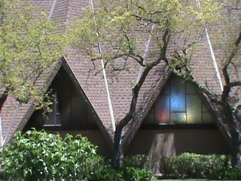 Holy Shepherd Lutheran Church, Orinda, California (copyright: Laurie Snyder, 2011)